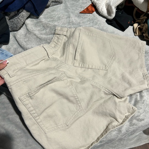 Khaki shorts - Picture 2 of 2